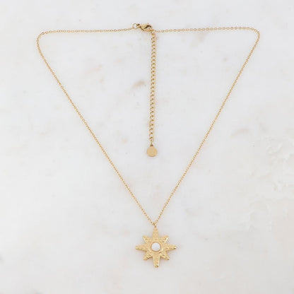 Collier avec un pendentif étoile et une pierre jade blanche 36+7 cm