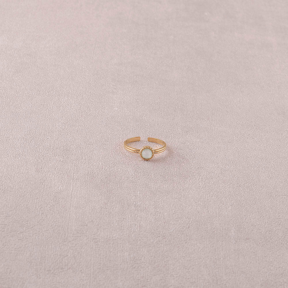 Bague fine ornée de cristaux de Swarovski® - Hauteur de la bague: 2 mm - Dimensions du cristal : 5x5 mm - Powder green