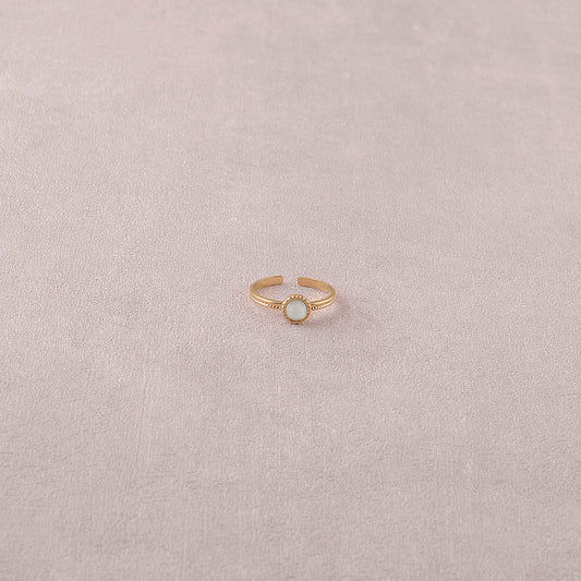 Bague fine ornée de cristaux de Swarovski® - Hauteur de la bague: 2 mm - Dimensions du cristal : 5x5 mm - Powder green