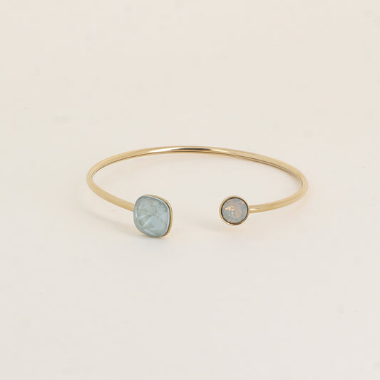 Jonc orné de cristaux de Swarovski® 10 mm et SS29 - Hauteur du jonc: 11 mm - Dimension du cristal 1: 10x10 mm - Diamètre du cristal 2: 7 mm - Agate ignite et light grey opal