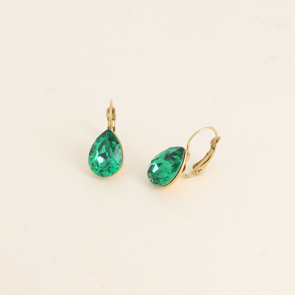 Boucles dormeuses ornées de cristaux de Swarovski® - Dimensions de la boucle : 10 x 23mm - Dimensions du cristal : 10 x 13mm - Majestic green