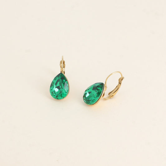 Boucles dormeuses ornées de cristaux de Swarovski® - Dimensions de la boucle : 10 x 23mm - Dimensions du cristal : 10 x 13mm - Majestic green