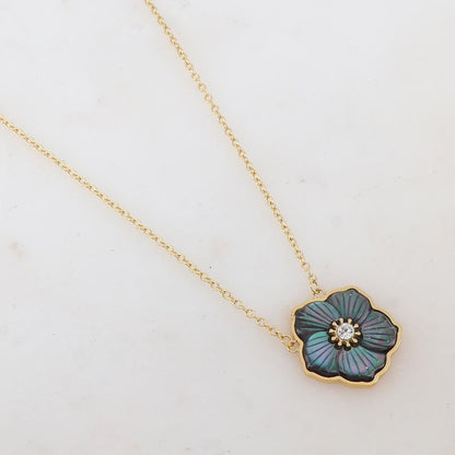 Collier avec pendentif fleur en nacre, strass (39+7CM)