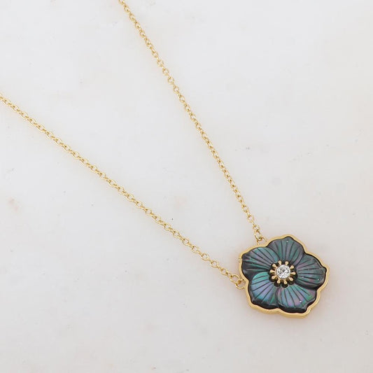 Collier avec pendentif fleur en nacre, strass (39+7CM)