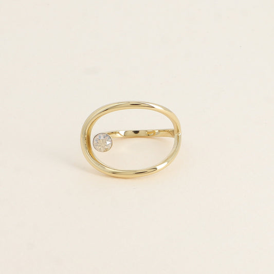 Bague forme ajourée ornée de cristal de Swarovski® - Hauteur de la bague: 20 mm - Epaisseur de l'anneau : 1,5 mm - Dimensions du cristal : 5x5 mm - Golden shadow