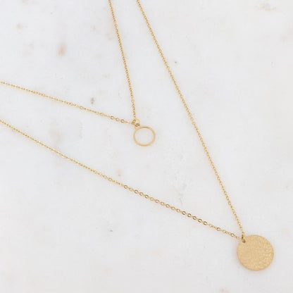Collier doré avec un pendentif rond martelé et un petit anneau lisse 38/52+5 cm