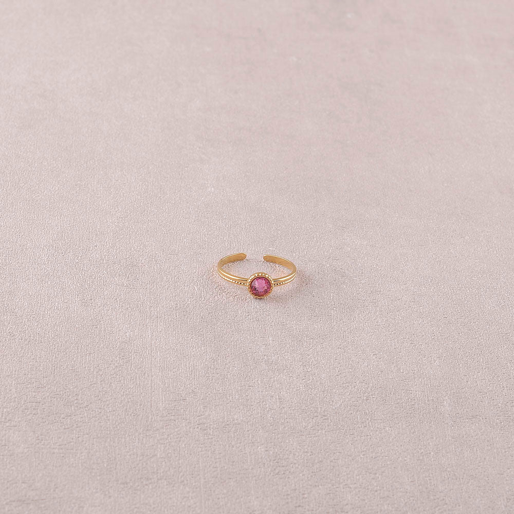 Bague fine ornée de cristaux de Swarovski® - Hauteur de la bague: 2 mm - Dimensions du cristal : 5x5 mm - Rose