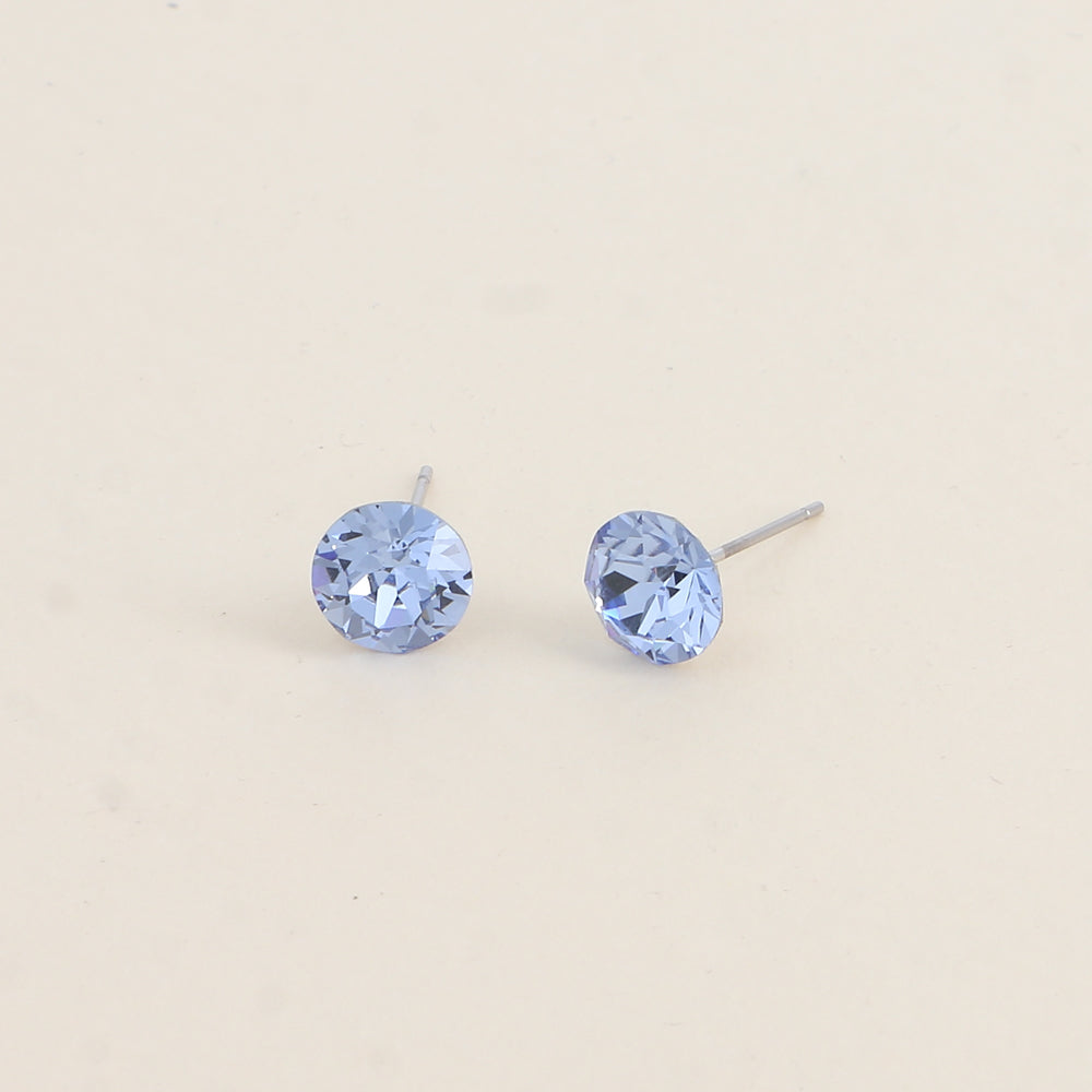 Boucles puces argentées – Ornées de cristaux de Swarovski® SS39 - Dimensions de la boucle : 8x8 mm - Light sapphire