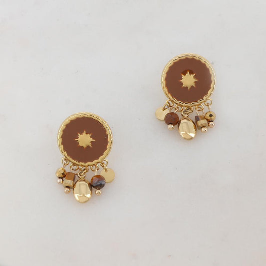 B.O à puce dorées avec pièce ronde émaillée, étoile, pampilles et pierres 1,5 X 2,7 CM.