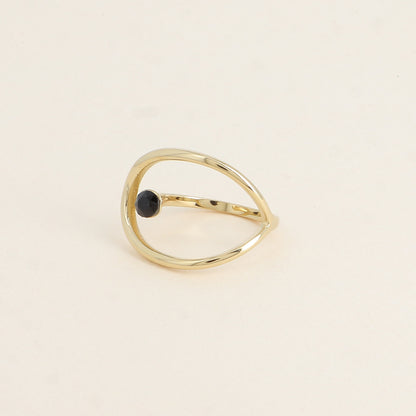 Bague forme ajourée ornée de cristal de Swarovski® - Hauteur de la bague: 20 mm - Epaisseur de l'anneau : 1,5 mm - Dimensions du cristal : 5x5 mm - Jet