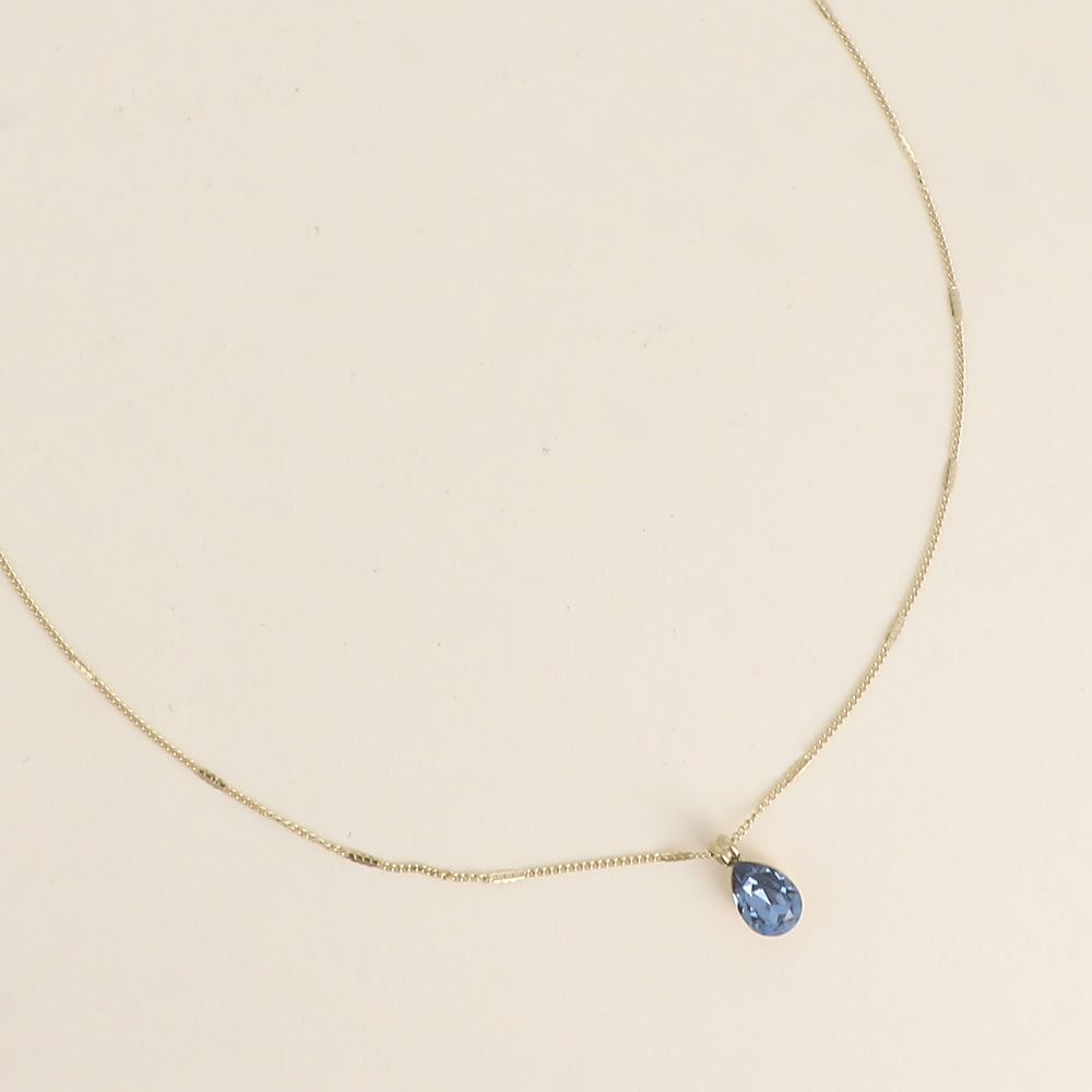 Collier orné de cristaux de Swarovski® en forme de goutte - Longueur de chaîne : 38+7 cm - Dimensions du cristal : 7x10 mm - Denim blue