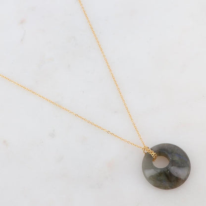 Collier doré avec un pendentif en pierre labradorite 47+5 cm