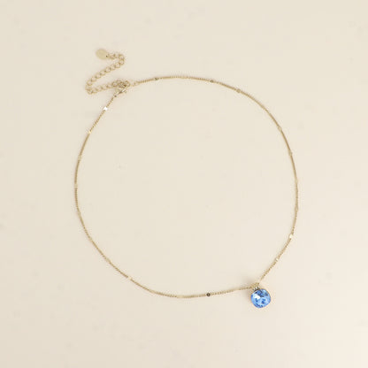 Collier orné de cristaux de Swarovski®. - Longueur de chaîne : 38+7 cm - Dimensions du cristal : 10 x 10 mm - - Ice blue