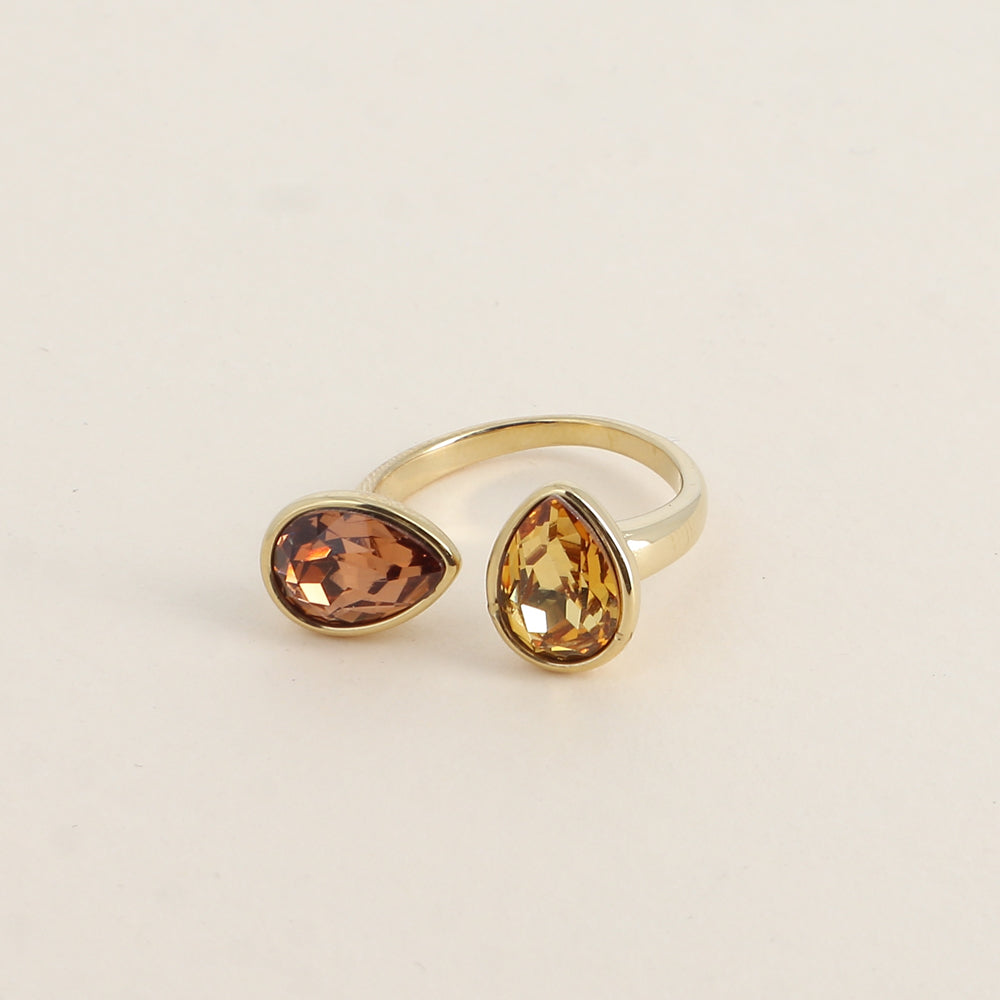 Bague ouverte - Ornée de cristaux de Swarovski® en forme de gouttes - Hauteur de la bague: 2 mm - Dimensions des pierres: 7x10 mm - Light Smoked topaz