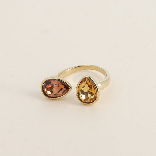 Bague ouverte - Ornée de cristaux de Swarovski® en forme de gouttes - Hauteur de la bague: 2 mm - Dimensions des pierres: 7x10 mm - Light Smoked topaz
