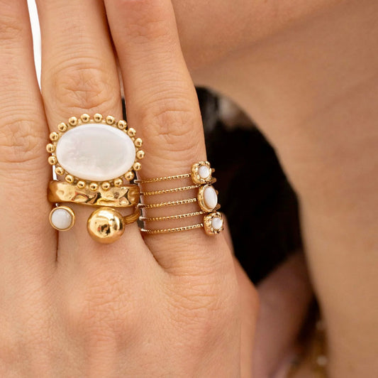 Bague large - 5 rangs martelés et pierres naturelles nacre blanche