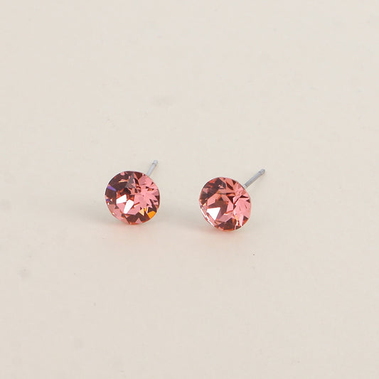 Boucles puces argentées – Ornées de cristaux de Swarovski® SS39 - Dimensions de la boucle : 8x8 mm - Rose peach