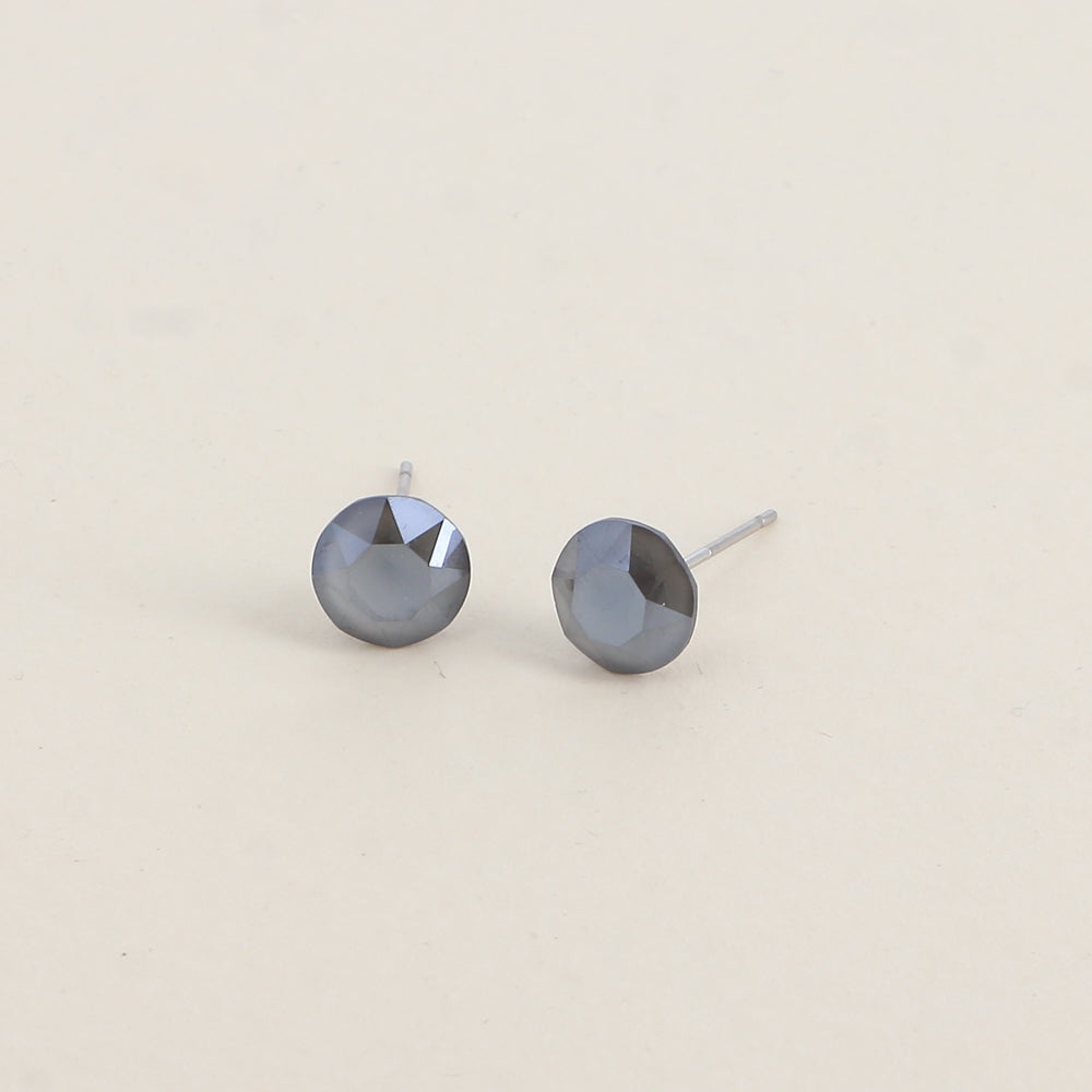Boucles puces argentées – Ornées de cristaux de Swarovski® SS39 - Dimensions de la boucle : 8x8 mm - Dark grey