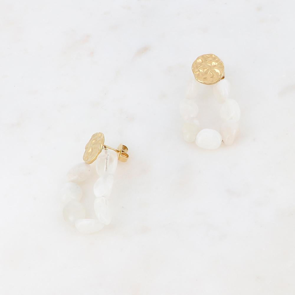 B.O à puce avec pièce ronde martelée, pierres naturelles 2,8 x3,3 cm.