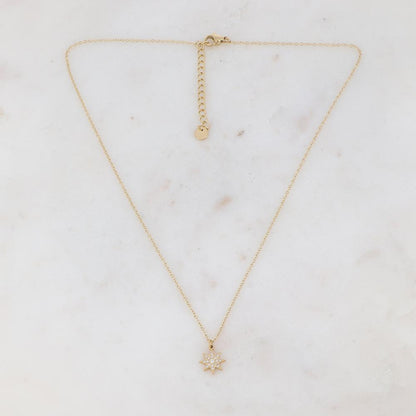 Collier doré avec un pendentif étoile embelli de strass blancs 41+5 cm