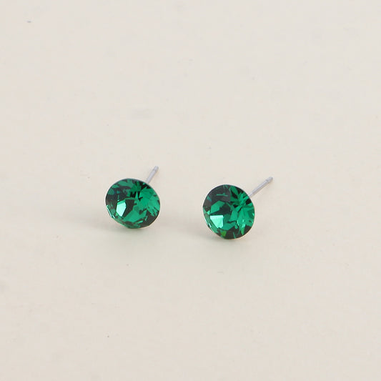 Boucles puces argentées – Ornées de cristaux de Swarovski® SS39 - Dimensions de la boucle : 8x8 mm - Majestic green