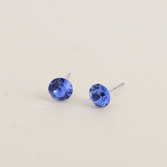 Boucles puces argentées – Ornées de cristaux de Swarovski® SS39 - Dimensions de la boucle : 8x8 mm - Sapphire