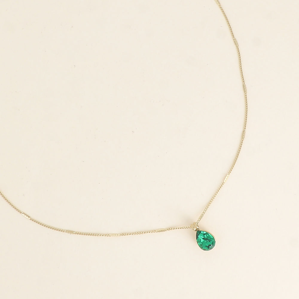 Collier orné de cristaux de Swarovski® en forme de goutte - Longueur de chaîne : 38+7 cm - Dimensions du cristal : 7x10 mm - Majestic green