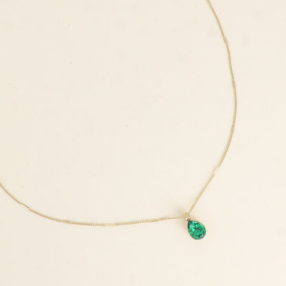 Collier orné de cristaux de Swarovski® en forme de goutte - Longueur de chaîne : 38+7 cm - Dimensions du cristal : 7x10 mm - Majestic green