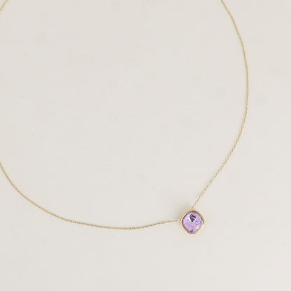 Collier orné de cristal de Swarovski® 8 mm - Longueur de chaîne : 39+5 cm - Diamètre du cristal : 8 mm - Violet