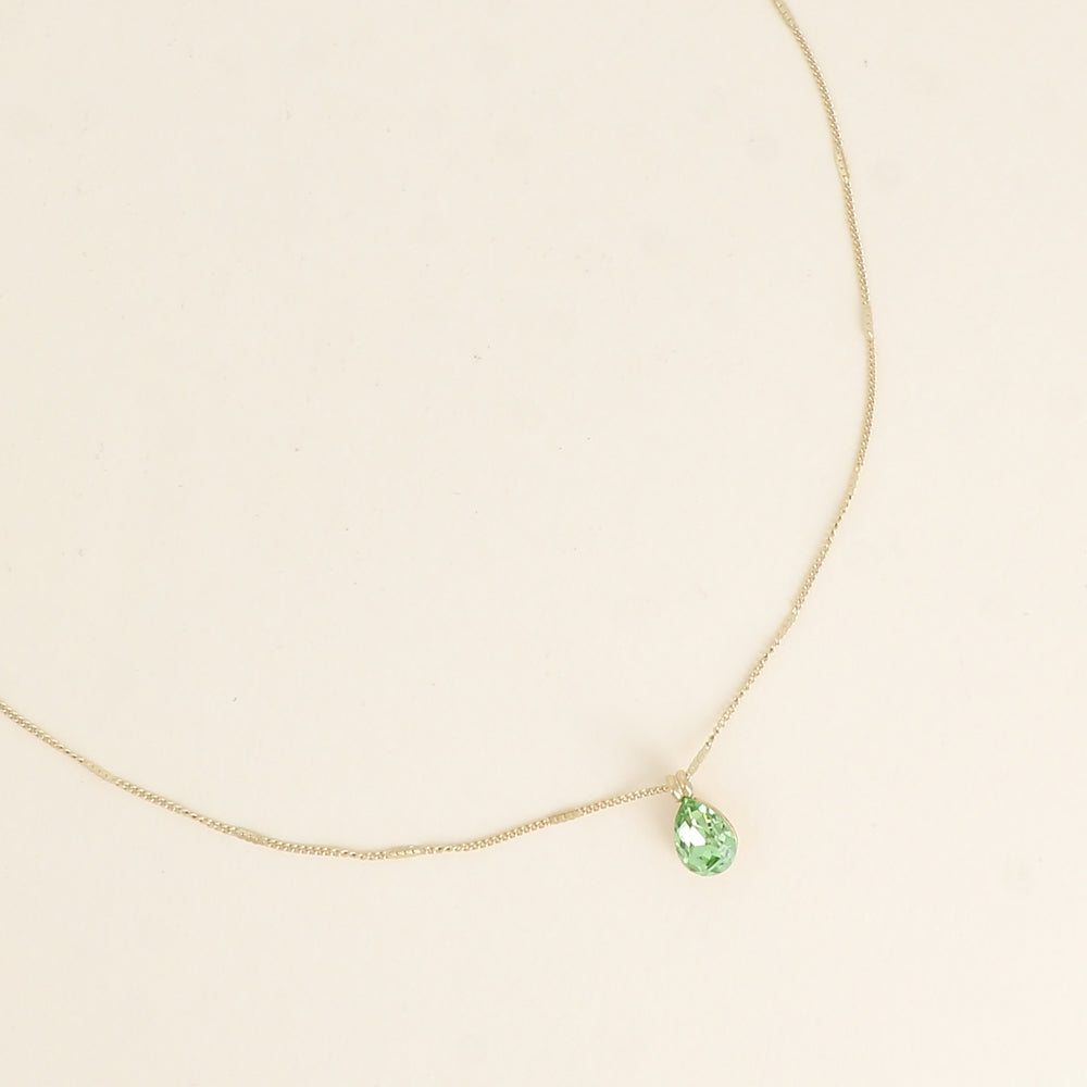 Collier orné de cristaux de Swarovski® en forme de goutte - Longueur de chaîne : 38+7 cm - Dimensions du cristal : 7x10 mm - Peridot