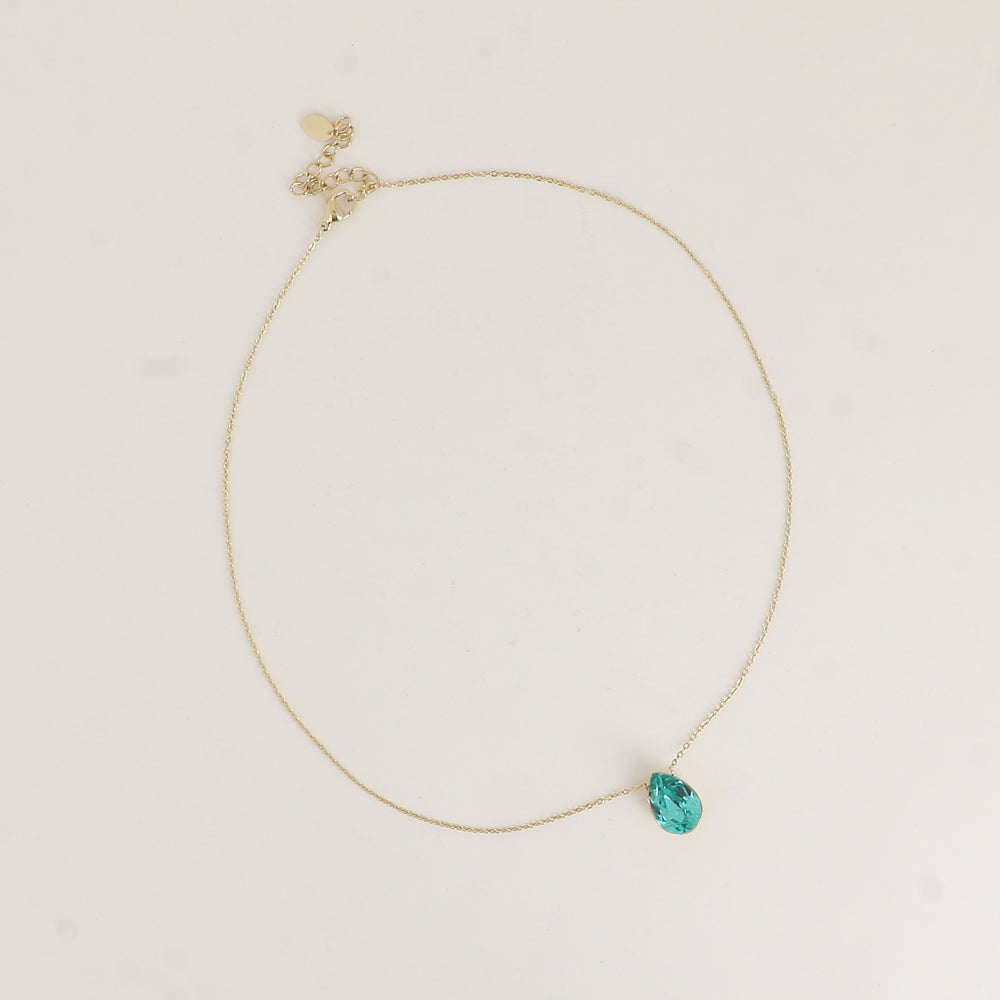 Collier - Pendentif cristal de Swarovski® en forme de goutte - Longueur du collier : 40+5 cm - Dimensions du cristal : 10x14 mm - Carabeen green