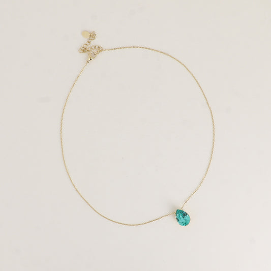 Collier - Pendentif cristal de Swarovski® en forme de goutte - Longueur du collier : 40+5 cm - Dimensions du cristal : 10x14 mm - Carabeen green