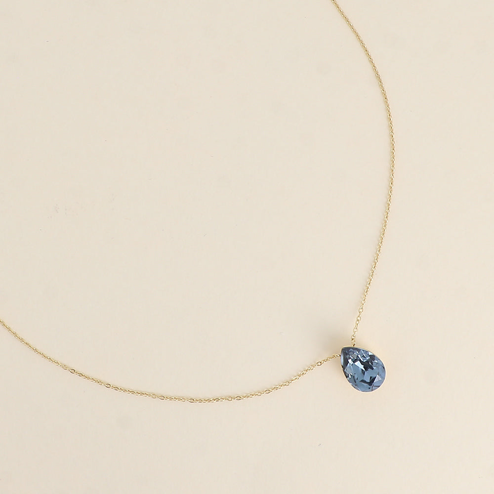 Collier - Pendentif cristal de Swarovski® en forme de goutte - Longueur du collier : 40+5 cm - Dimensions du cristal : 10x14 mm - Denim blue