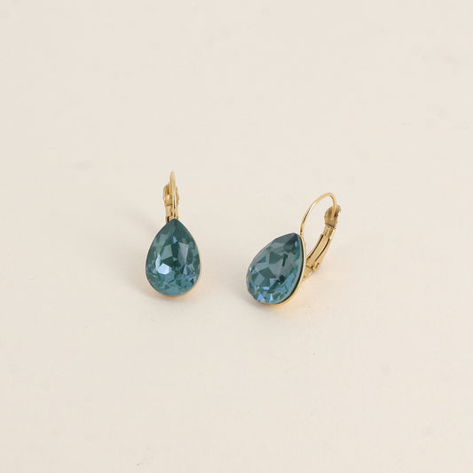 Boucles dormeuses ornées de cristaux de Swarovski® - Dimensions de la boucle : 10 x 23mm - Dimensions du cristal : 10 x 13mm - Pine green ignite