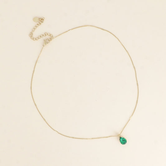 Collier orné de cristaux de Swarovski® en forme de goutte - Longueur de chaîne : 38+7 cm - Dimensions du cristal : 7x10 mm - Majestic green