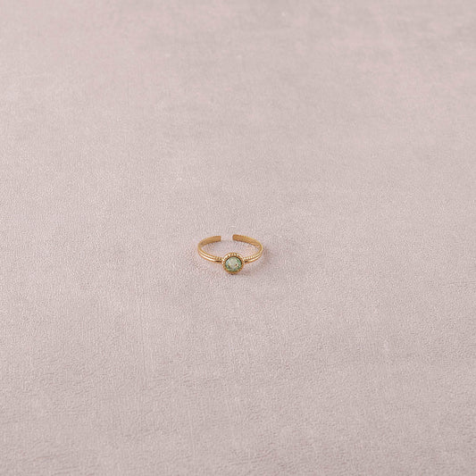 Bague fine ornée de cristaux de Swarovski® - Hauteur de la bague: 2 mm - Dimensions du cristal : 5x5 mm - Chrysolite