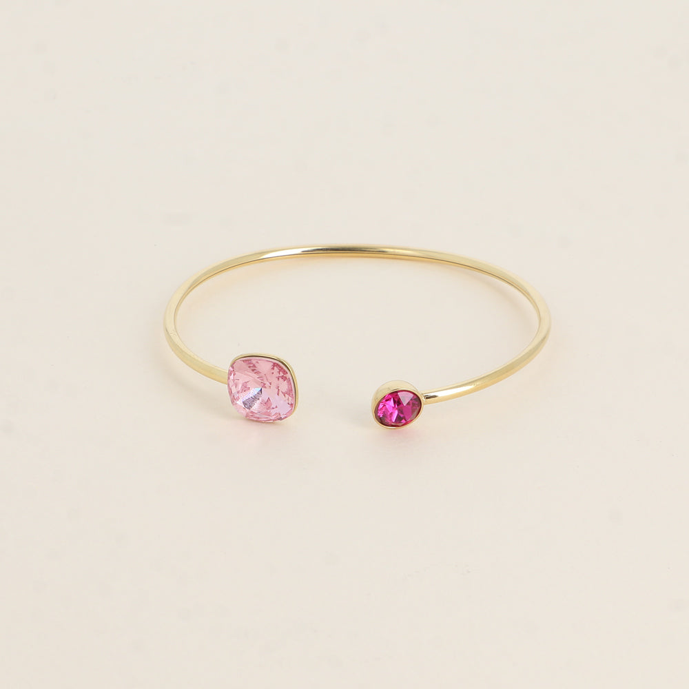 Jonc orné de cristaux de Swarovski® 10 mm et SS29 - Hauteur du jonc: 11 mm - Dimension du cristal 1: 10x10 mm - Diamètre du cristal 2: 7 mm - Light rose foncé et fuschia