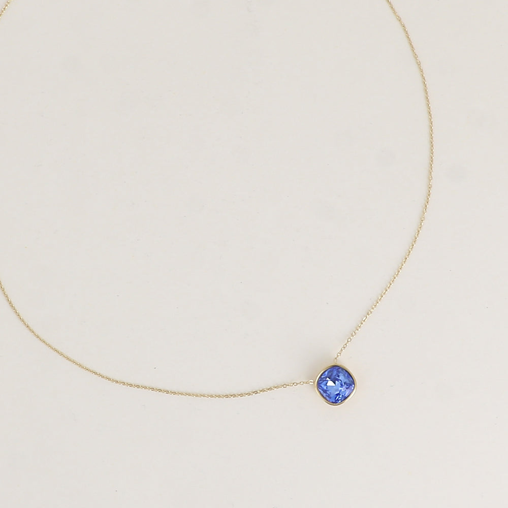 Collier orné de cristal de Swarovski® 8 mm - Longueur de chaîne : 39+5 cm - Diamètre du cristal : 8 mm - Sapphire
