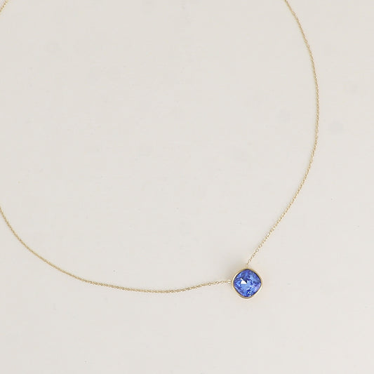 Collier orné de cristal de Swarovski® 8 mm - Longueur de chaîne : 39+5 cm - Diamètre du cristal : 8 mm - Sapphire