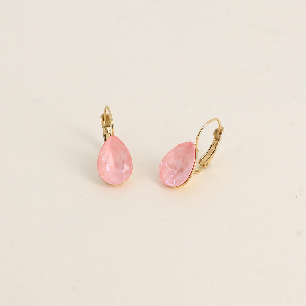 Boucles dormeuses ornées de cristaux de Swarovski® - Dimensions de la boucle : 10 x 23mm - Dimensions du cristal : 10 x 13mm - Flamingo ignite