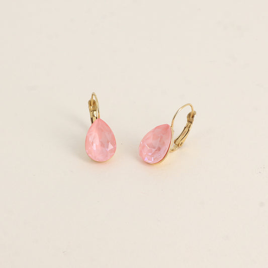 Boucles dormeuses ornées de cristaux de Swarovski® - Dimensions de la boucle : 10 x 23mm - Dimensions du cristal : 10 x 13mm - Flamingo ignite