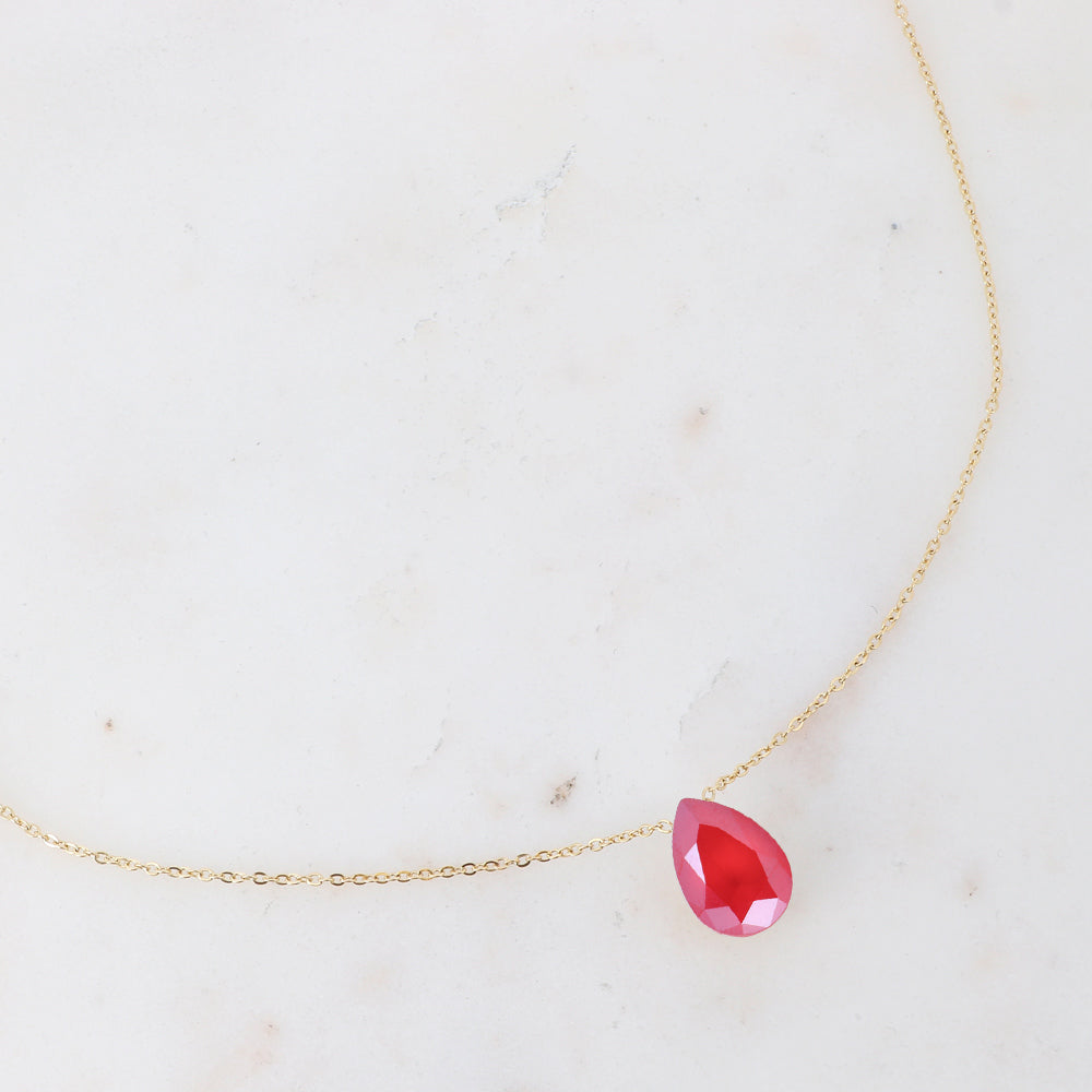 Collier - Pendentif cristal de Swarovski® en forme de goutte - Longueur du collier : 40+5 cm - Dimensions du cristal : 10x14 mm - Royal red