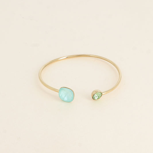 Jonc orné de cristaux de Swarovski® 10 mm et SS29 - Hauteur du jonc: 11 mm - Dimension du cristal 1: 10x10 mm - Diamètre du cristal 2: 7 mm - Soft mint ignite et peridot