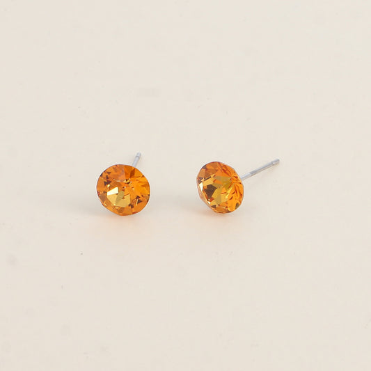 Boucles puces argentées – Ornées de cristaux de Swarovski® SS39 - Dimensions de la boucle : 8x8 mm - Dark orange