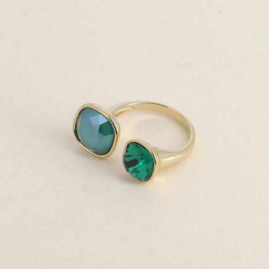 Bague ouverte- Ornée de cristaux de Swarovski® 10 mm et 8 mm - Hauteur de la bague: 2 mm - Royal green