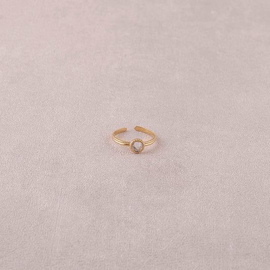 Bague fine ornée de cristaux de Swarovski® - Hauteur de la bague: 2 mm - Dimensions du cristal : 5x5 mm - Crystal