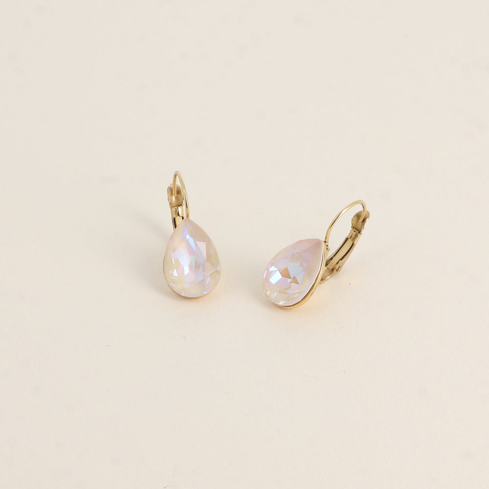 Boucles dormeuses ornées de cristaux de Swarovski® - Dimensions de la boucle : 10 x 23mm - Dimensions du cristal : 10 x 13mm - Ivory cream delite