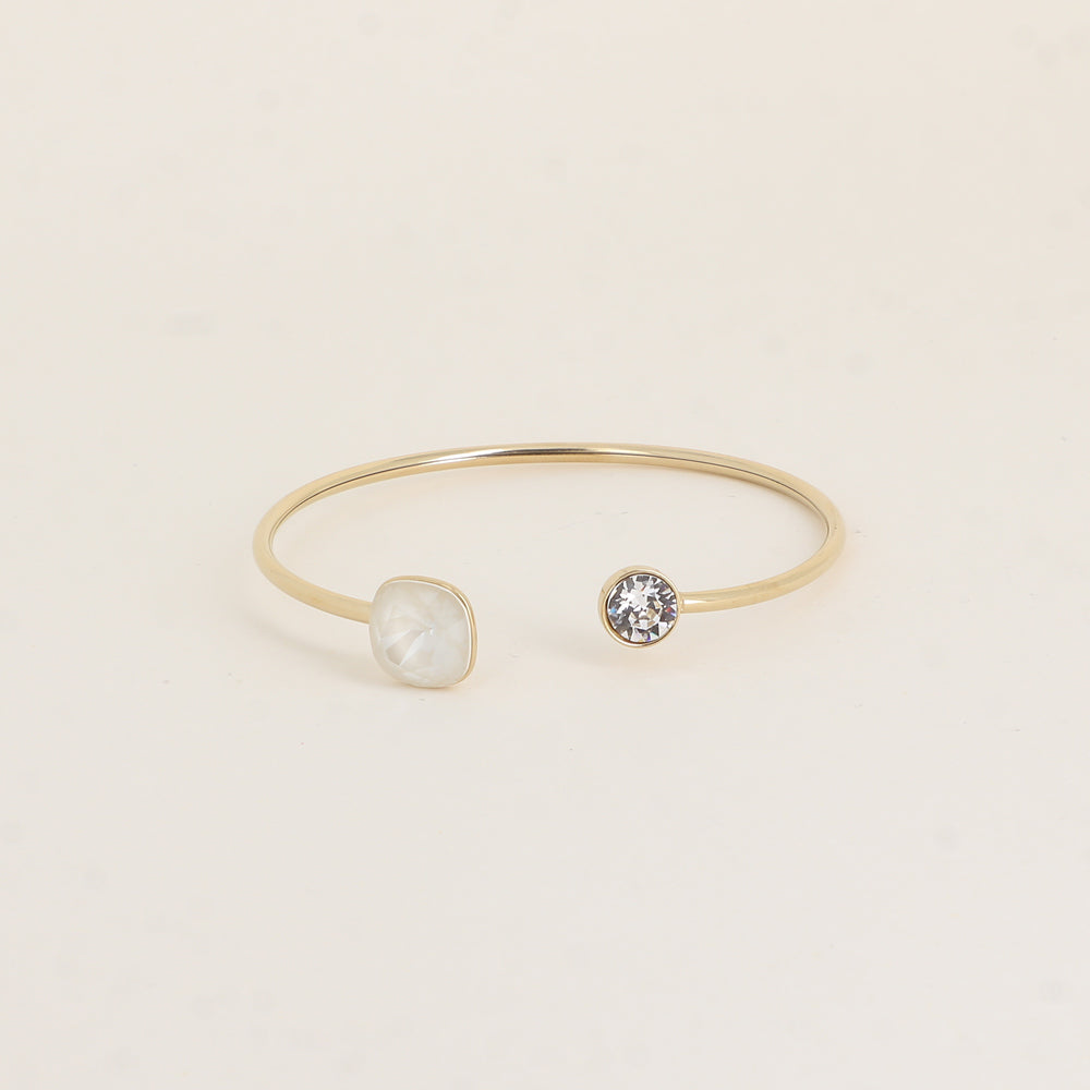 Jonc orné de cristaux de Swarovski® 10 mm et SS29 - Hauteur du jonc: 11 mm - Dimension du cristal 1: 10x10 mm - Diamètre du cristal 2: 7 mm - Linen ignite et crystal