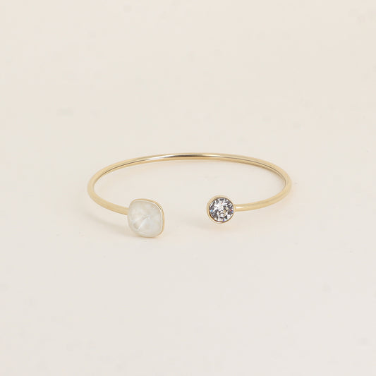 Jonc orné de cristaux de Swarovski® 10 mm et SS29 - Hauteur du jonc: 11 mm - Dimension du cristal 1: 10x10 mm - Diamètre du cristal 2: 7 mm - Linen ignite et crystal