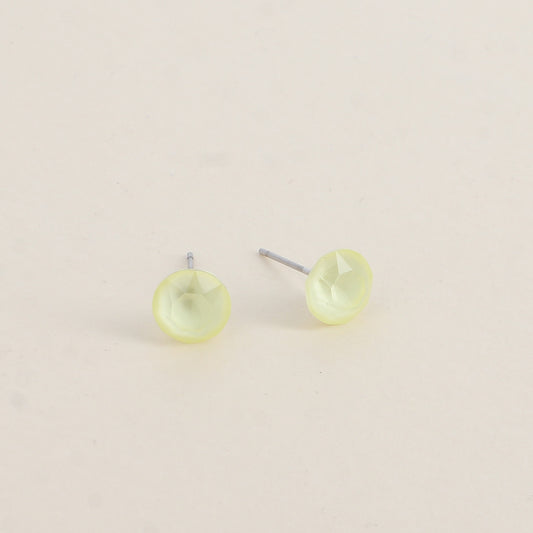 Boucles puces argentées – Ornées de cristaux de Swarovski® SS39 - Dimensions de la boucle : 8x8 mm - Powder yellow